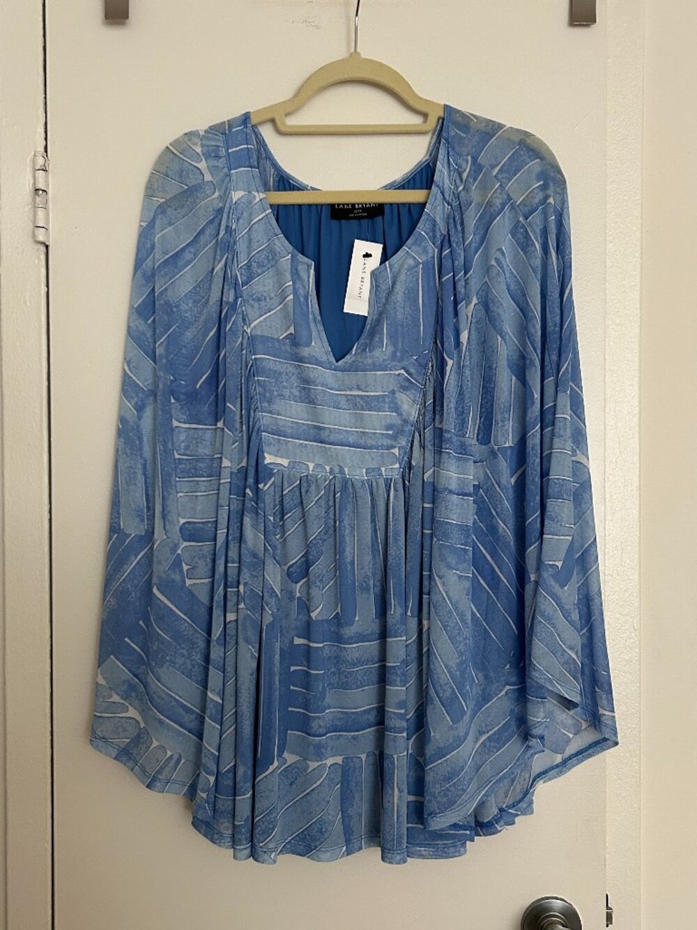 Lane Bryant Blue Multicolor Flutter Sleeve Shirt (NWT; Plus Size 22/24)